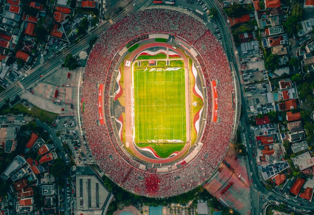 Una imagen de un estadio de fútbol lleno desde arriba para mostrar el apoyo a la selección ecuatoriana