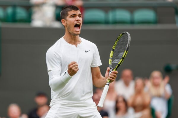 Carlos Alcaraz arrasa en Montecarlo 2025 y se acerca al trono Carlos Alcaraz celebra durante el Campeonato de Wimbledon 2022